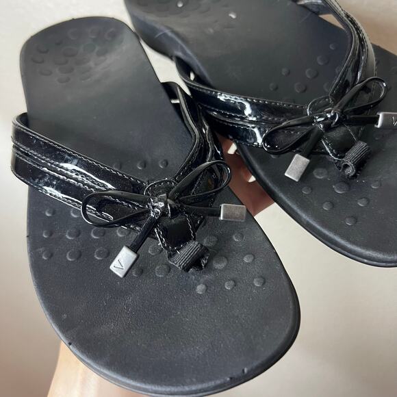 Vionic Bella X Black Patent Leather Orthopedic Flip Flop Sandals 9 - Picture 3 of 5